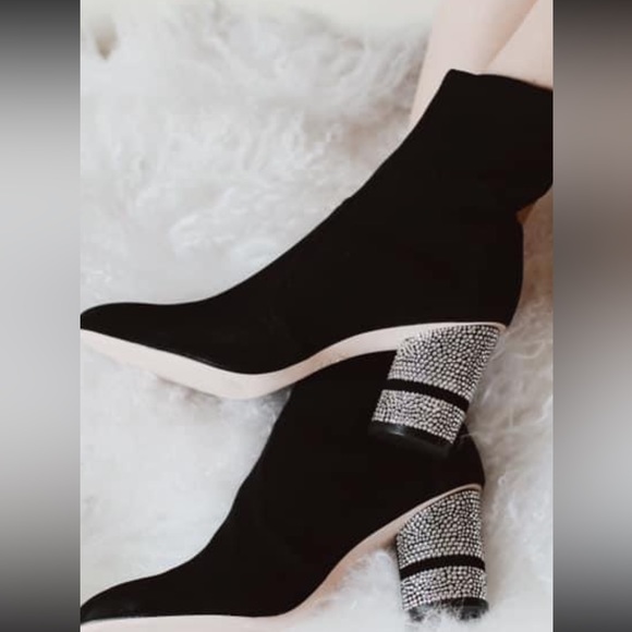 Stuart Weitzman NWT  size 6.5 black suede pull on booties. Perfect heel - Picture 3 of 8